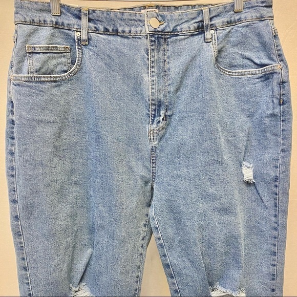Cotton:On NWT 18 Plus High Rise Straight Jeans Cut Offs, Stretch, Distressed - Picture 4 of 12